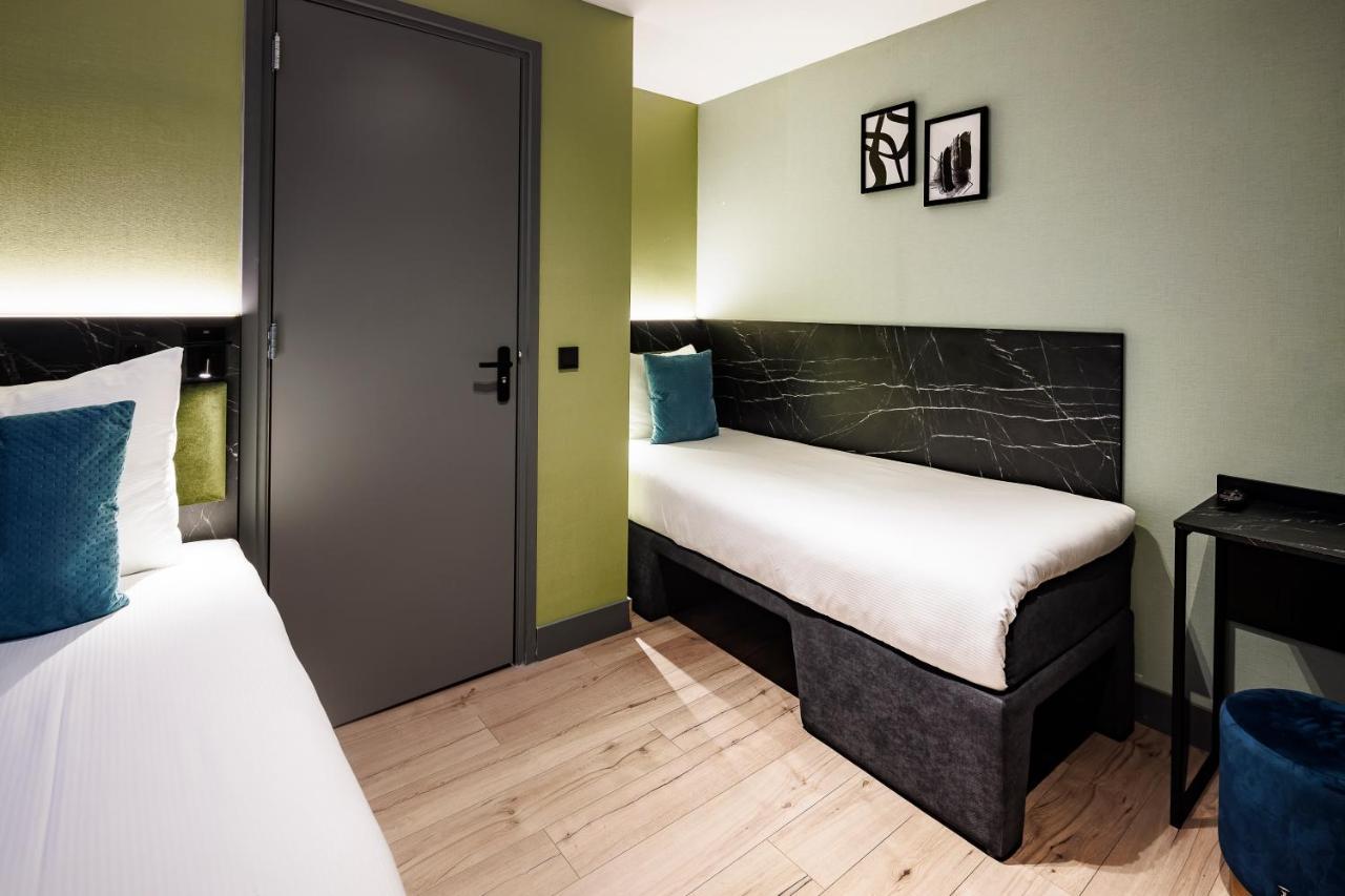 Ciao Papa Hotel Amsterdam Central Station Exterior photo